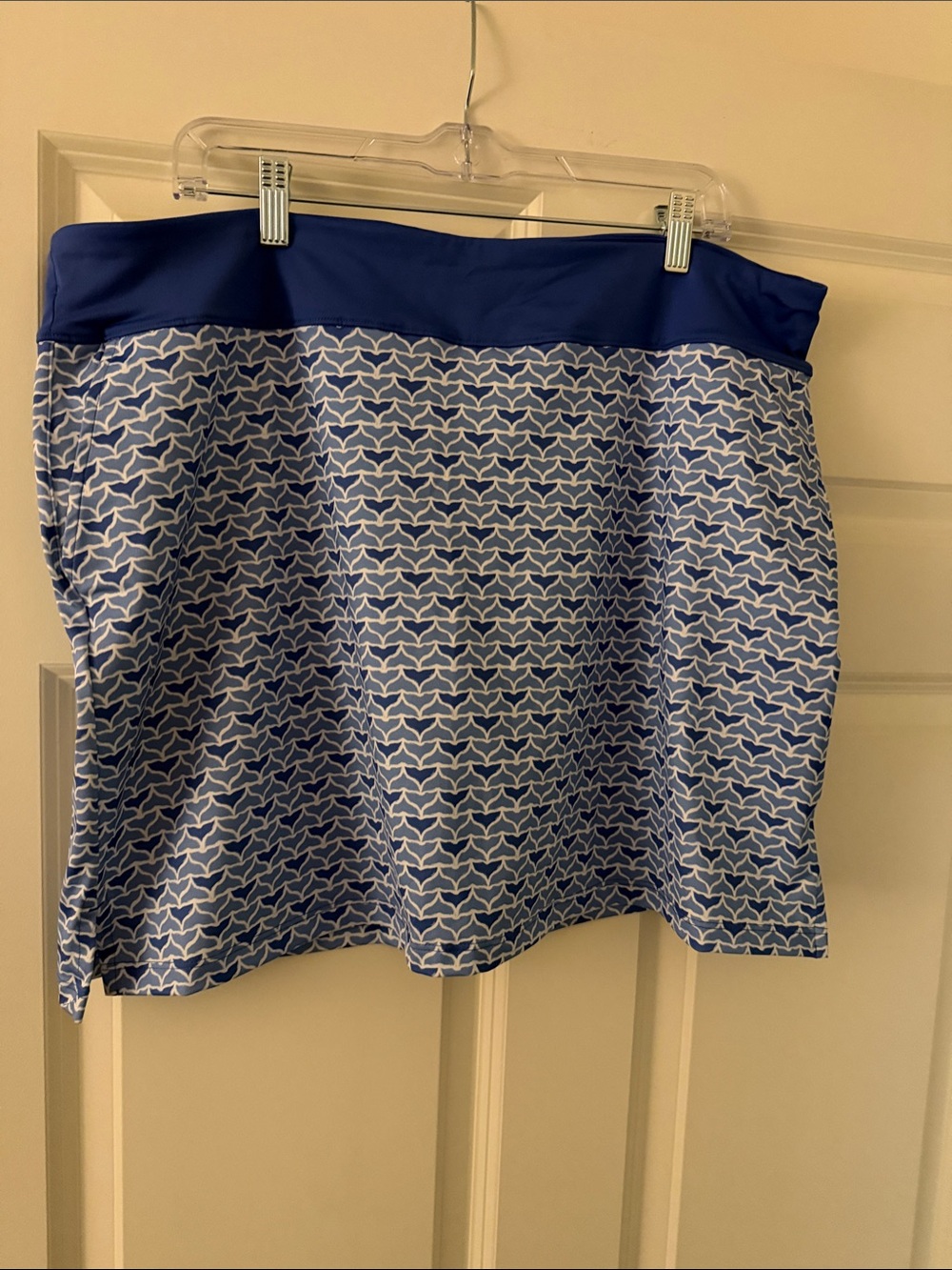 Vineyard Vines Blue and White  Whale-Print Skort with Blue Waistband